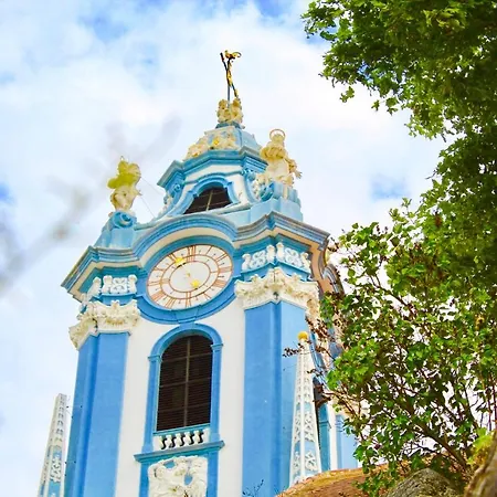 Smile Zum Goldenen Strauss דורנשטיין