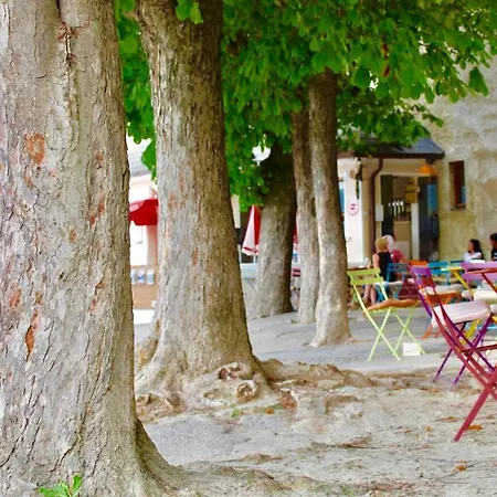 Smile Zum Goldenen Strauss דירה