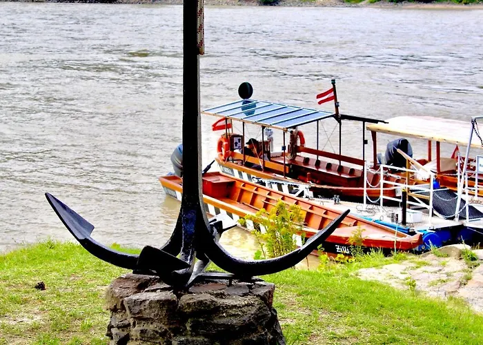 Smile Zum Goldenen Strauss *